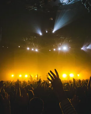 Black Jacket Symphony: Def Leppard's Hysteria